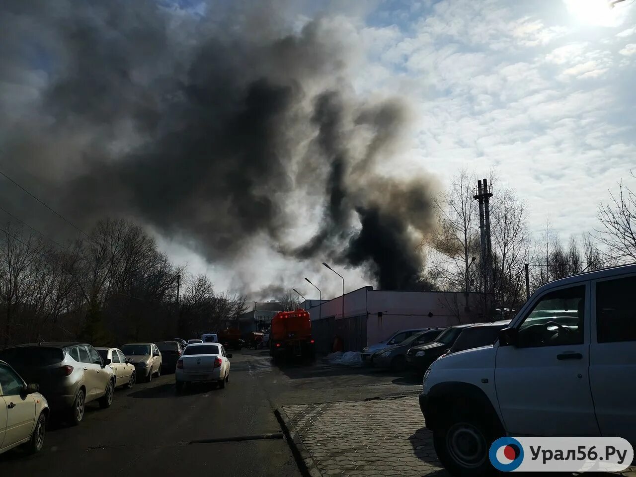 Теракт в оренбурге сегодня. Пожар в Оренбурге сейчас. Пожар в Оренбурге вчера. Пожар в Оренбурге на базовой. Горит склад серы Оренбург.