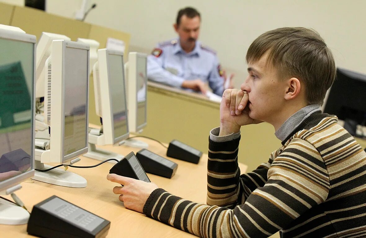 Экзамен в гаи нововведений. Теоретический экзамен. Теоретический экзамен в ГИБДД. Сдача теории в ГАИ. Теоретический экзамен в автошколе.