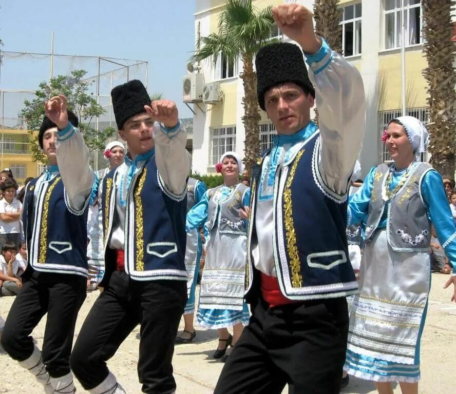 Гагауз национальность какая. Нация гагауз. народности молдавии гагаузы. гагаузия гагаузы. национальный костюм гагаузов.