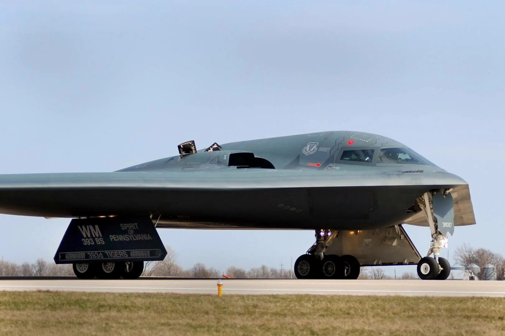 Истребитель b2. Стелс-бомбардировщик b-2. B-2 Spirit: стелс-бомбардировщик. Стелс-бомбардировщика Xian h-20. B-2 Spirit Stealth Bomber.