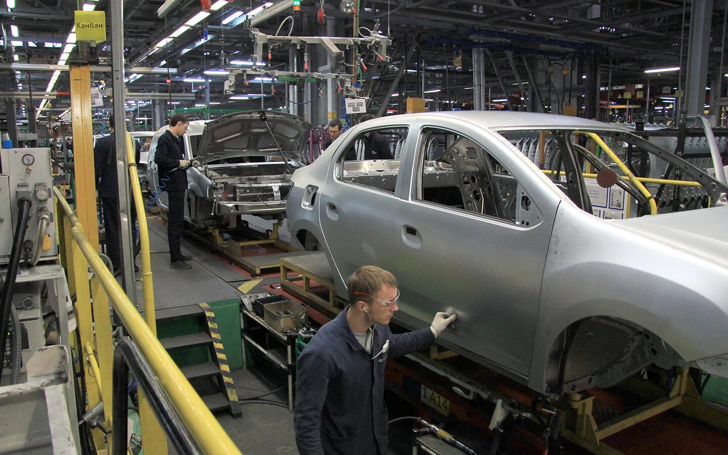 Автоваз заявил. Автозавод hyundai. Завод лада запад тольятти. Лада гранта классик 2022. Автоваз заявил.