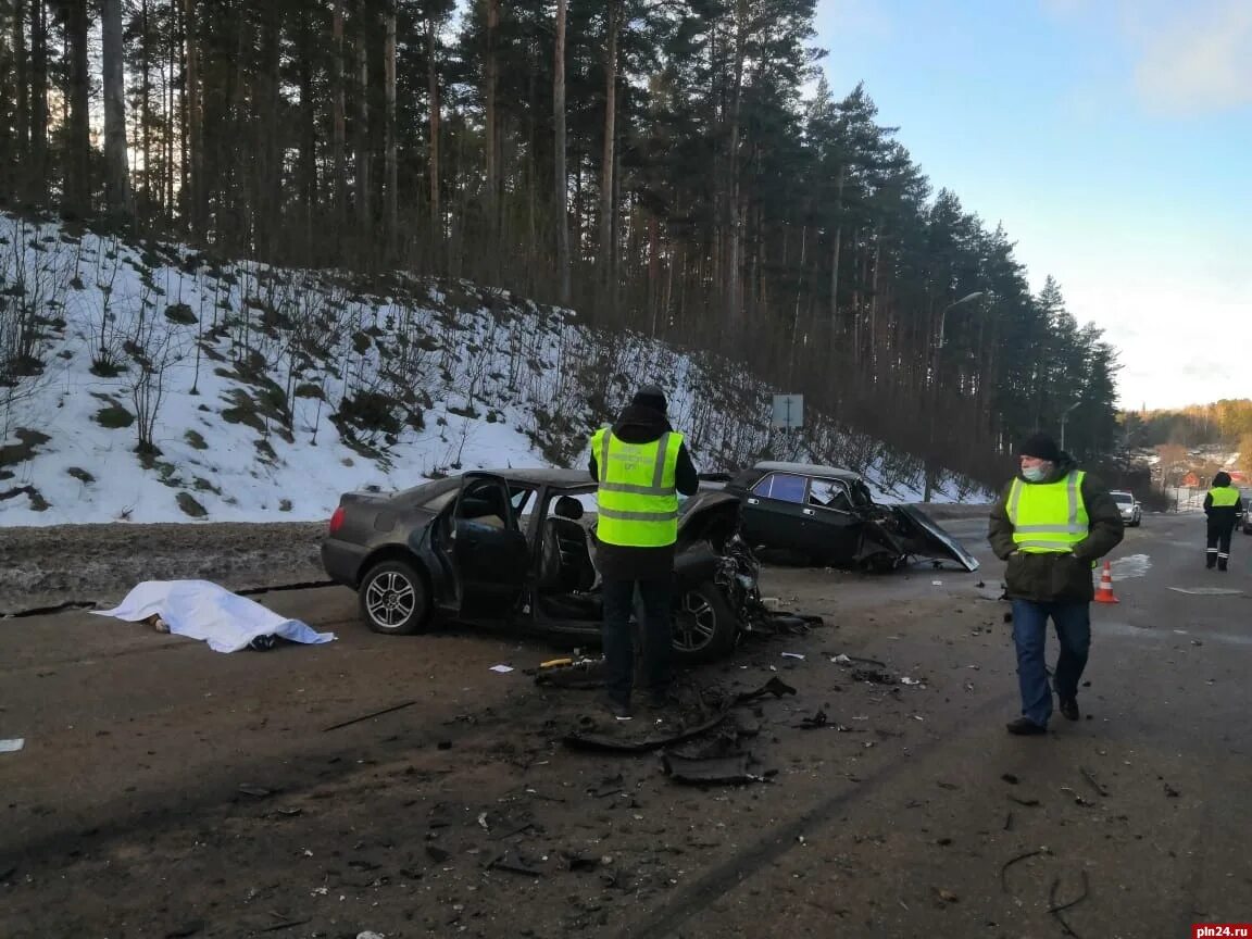 Авария 5 погибших в Печорах. Авария в Печорах Псковской области вчера. 16 января 2017 года