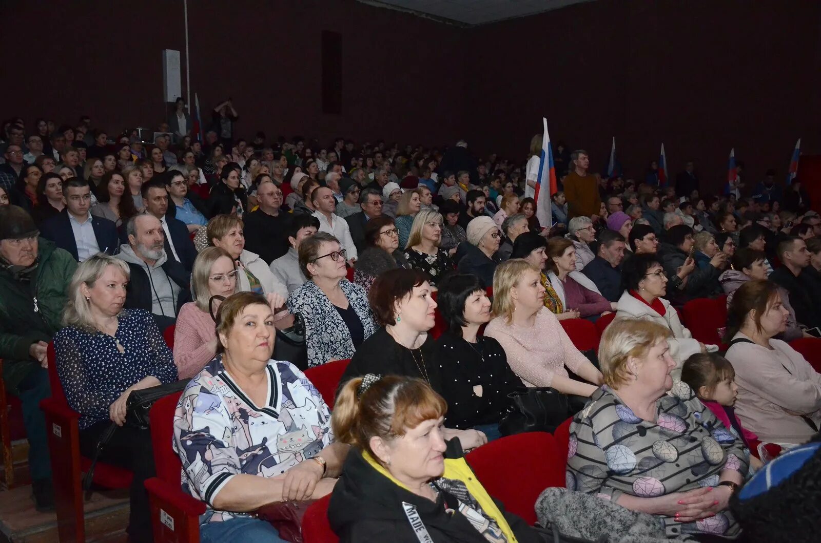 Вчера концерт в медн. ДК Россия Оренбург. Концерт в п поддержку сво. Митинг сво сценарий