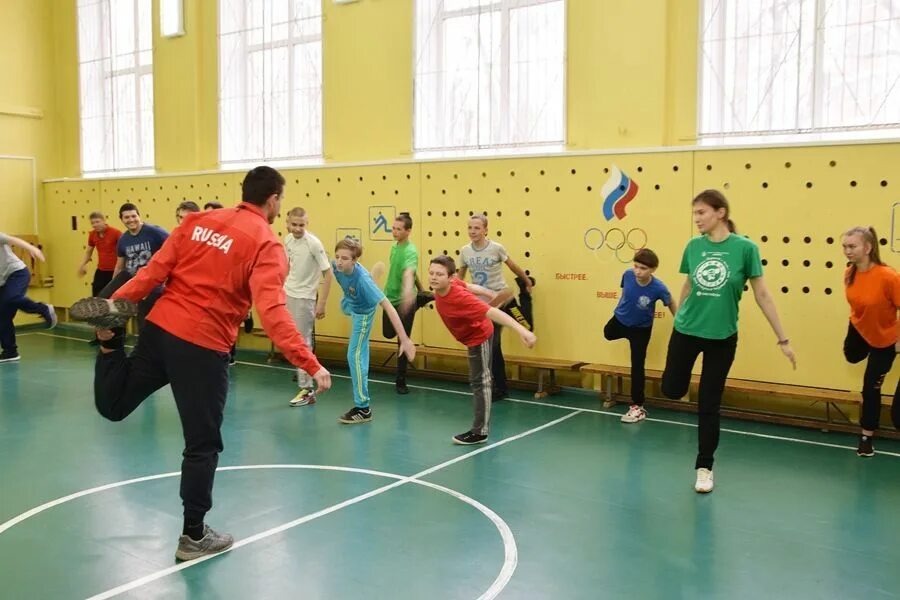 Организовать спортивную школу. Форма на спортивный праздник. Спортивная школа интернат в Воронеже. Школа на процессоре Воронеж. Форма спортивный праздник 9-11 класс.