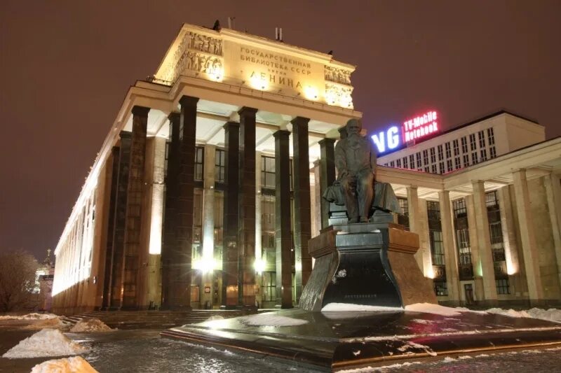 Порту книжный магазин лелло. Государственная библиотека имени ленина. Фото московской библиотеки. Livraria lello (порту, португалия). Библиотека имени ленина ргб.