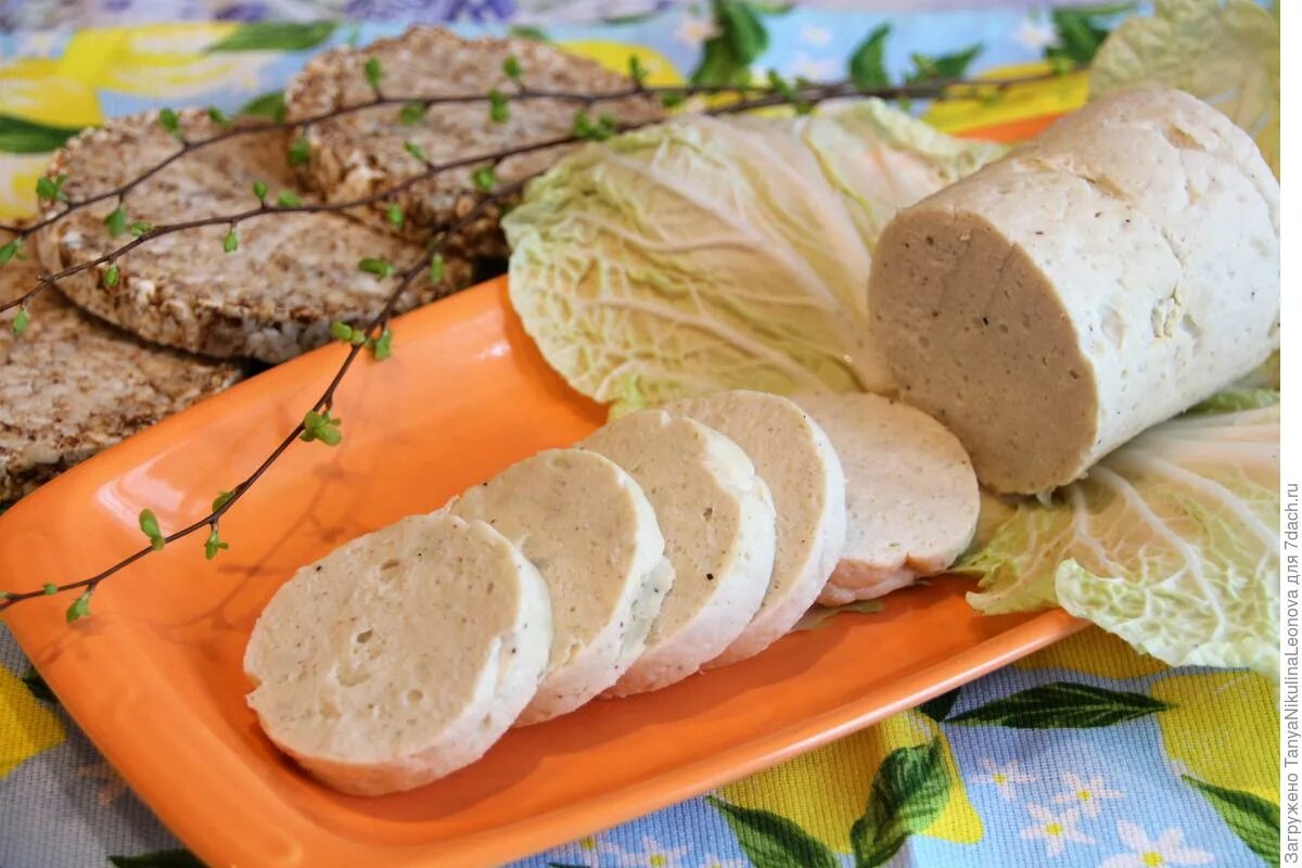 Колбаса домашняя рецепты сборная. Домашняя куриная колбаса. колбаса чайная домашняя. колбаса из курицы. домашняя колбаса из куриного филе.