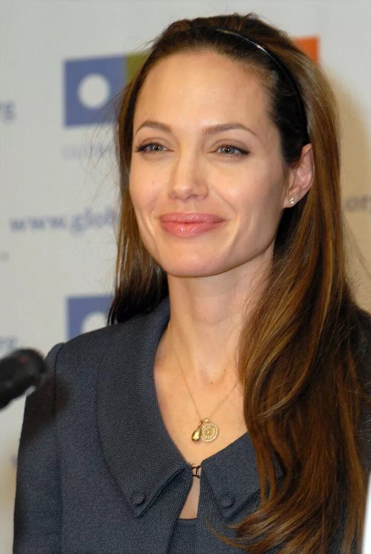 Анджелина джоли 2006. Angelina 3. Анджелина джоли портрет. Голливудская актриса с черными волосами в 2000. Angelina 3.