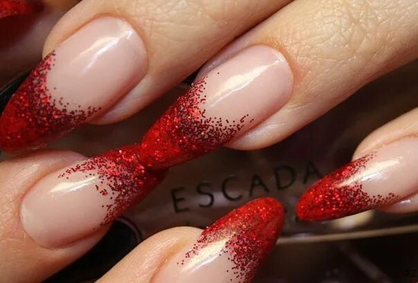 Маникюр с красной растяжкой No name Nail polish style, Makeup nails, Red nails