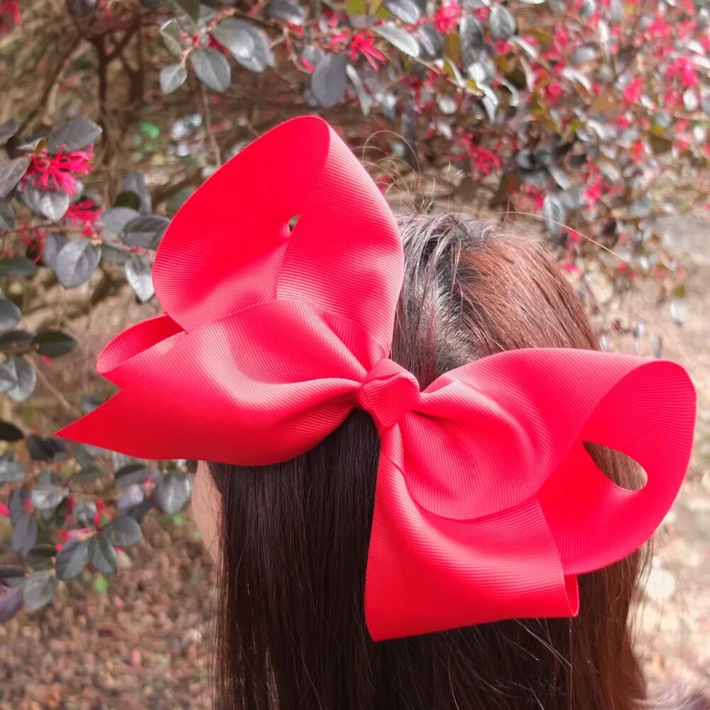 Бантики для волос. Бант атласный на голове. Бант заколка для волос модная. Черный бант для волос. Большой бант для волос.