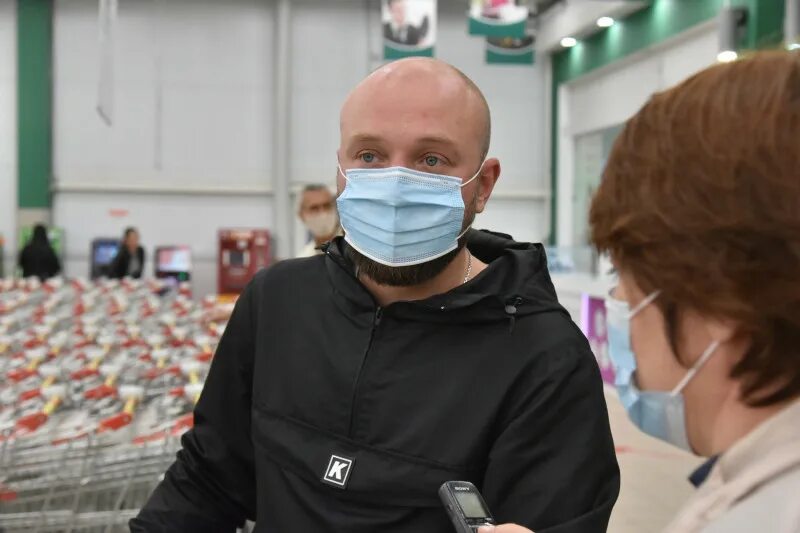 Masking воронеж. Полезные люди воронеж. Медики волонтеры в перчатках и масках. Иван орехов воронеж тнт губерния. К.