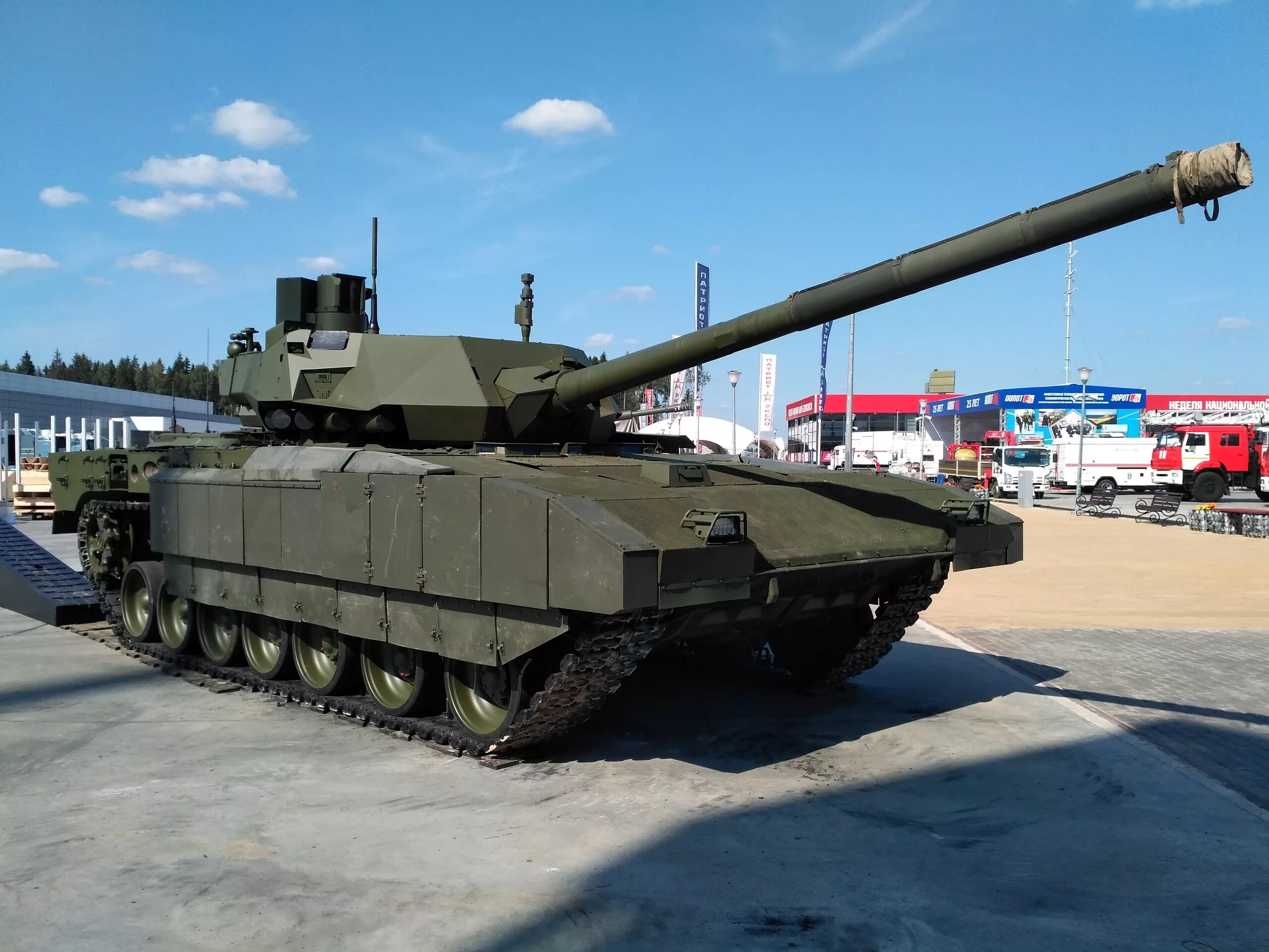 Tanks 14. Танк Армата т-14. T14 Армата. БМП т15 Армата с пушкой ау 220 57 мм. Танк т14.