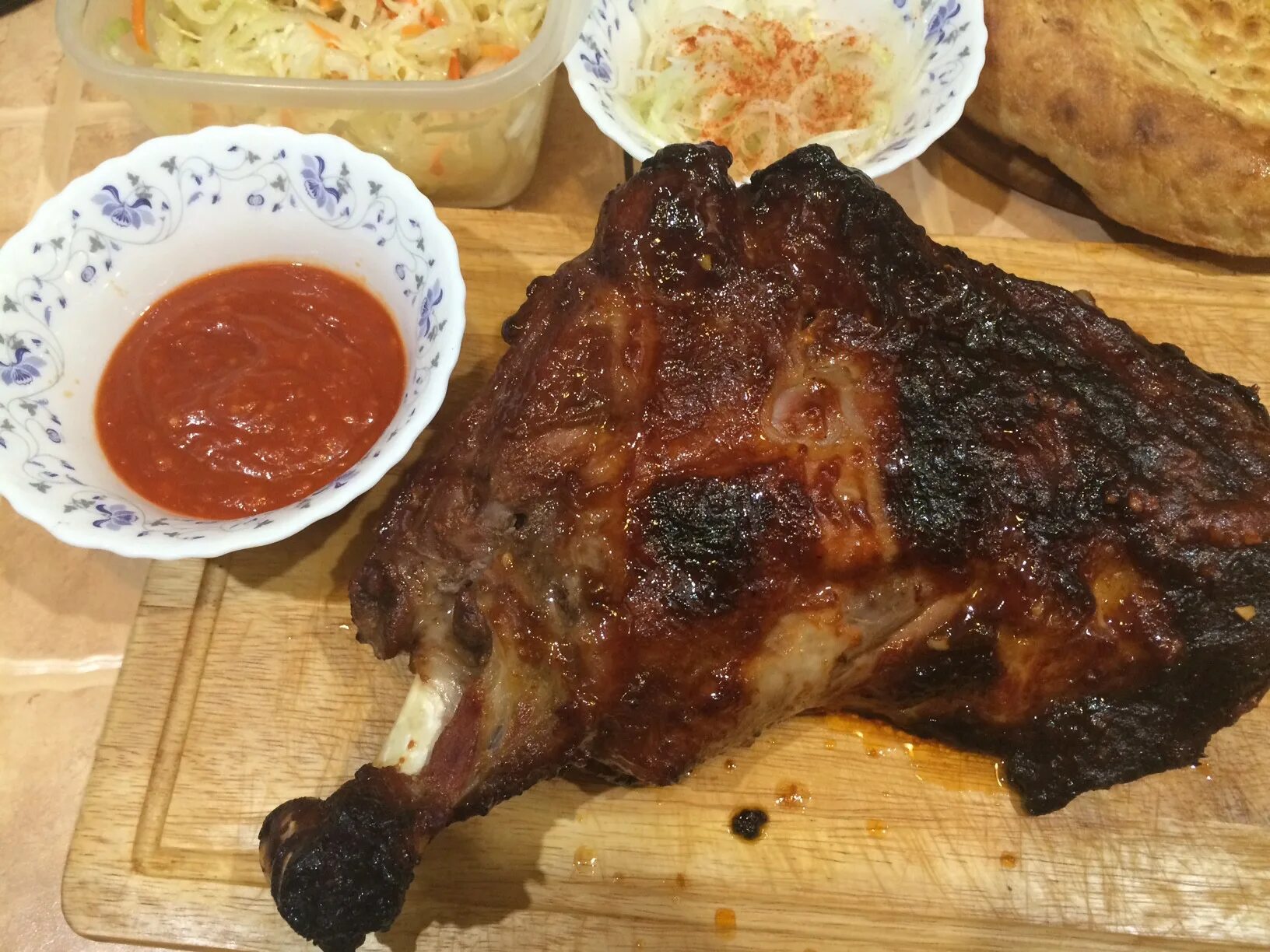 Баранина в соли. Баранина по монгольски. жареная баранья голова. мясо по мужски из свинины. целый ягненок запеченный с капустными листами.
