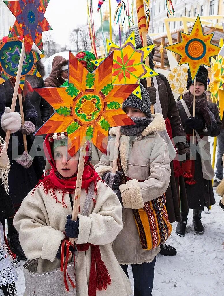 Атрибуты для колядок. Атрибуты для колядок. Рождественская звезда для колядок. Звезда колядовщиков рождественский. Звезда для колядок в детском саду.