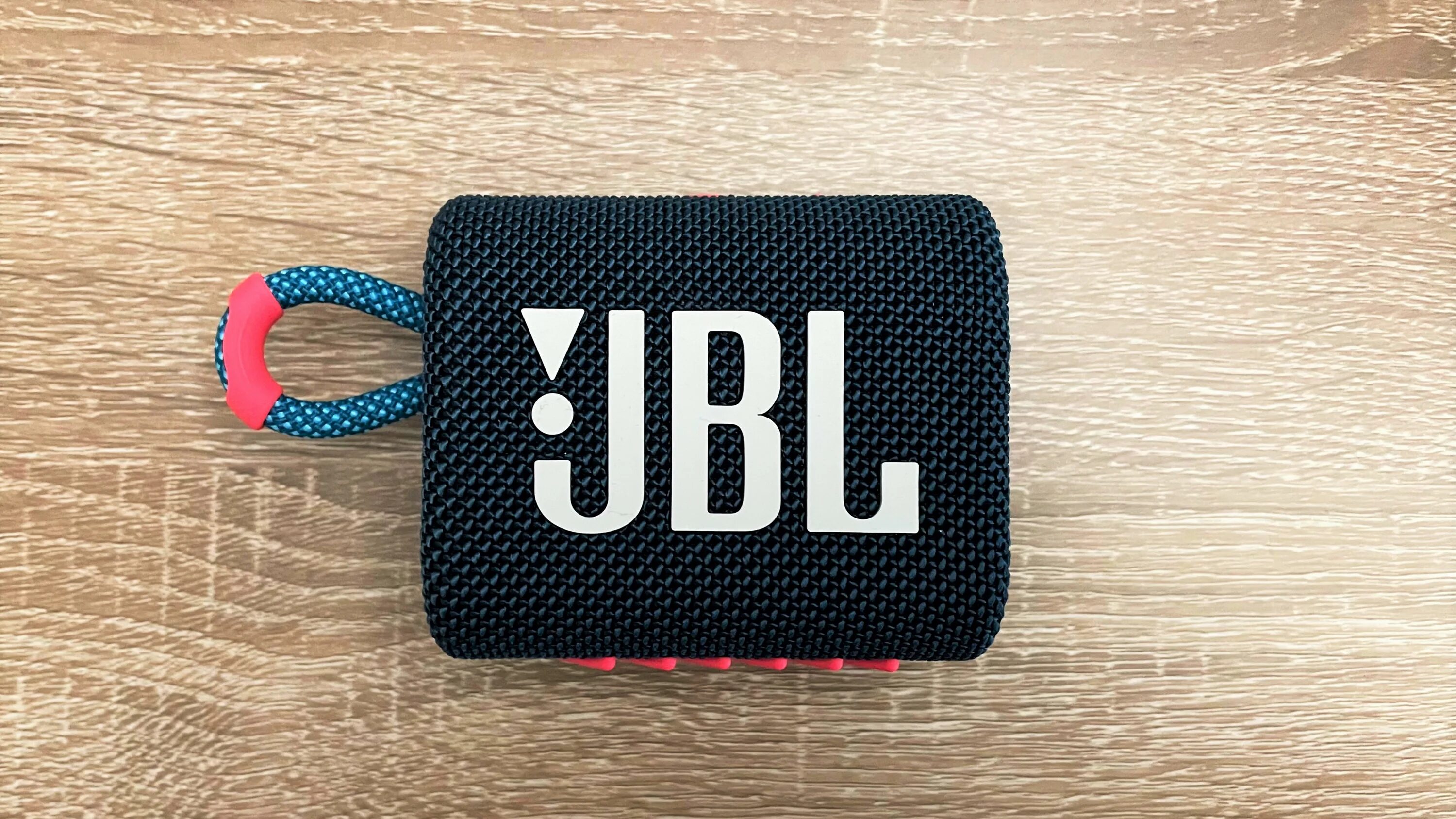 Jbl go 3 купить. JBL go 3. JBL go 3 White. JBL go 3 Speakers. JBL go 4.