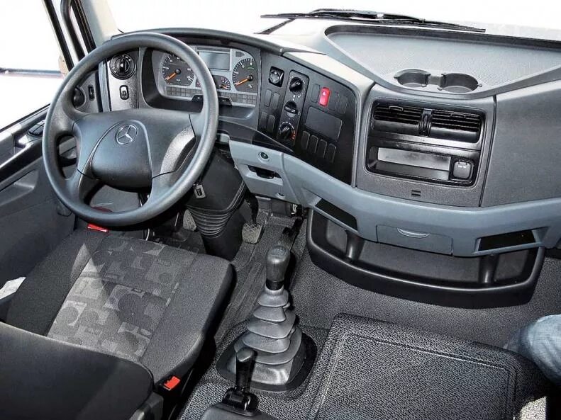 Управление мерседес атего. Mercedes atego салон. салон атего 2. mercedes 1840 actros салон. mercedes-benz- atego-815 салон.