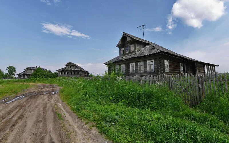 Деревня полное. Обычный деревенский дом. Деревенский домик саранск. Деревня целиком. Деревня полностью.