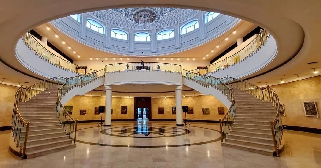 Галерея изобразительного искусства узбекистана. Галерея изобразительного искусства узбекистана. Картинная галерея ташкент. Галерея изобразительного искусства ташкент логотип. Галерея ташкентская.