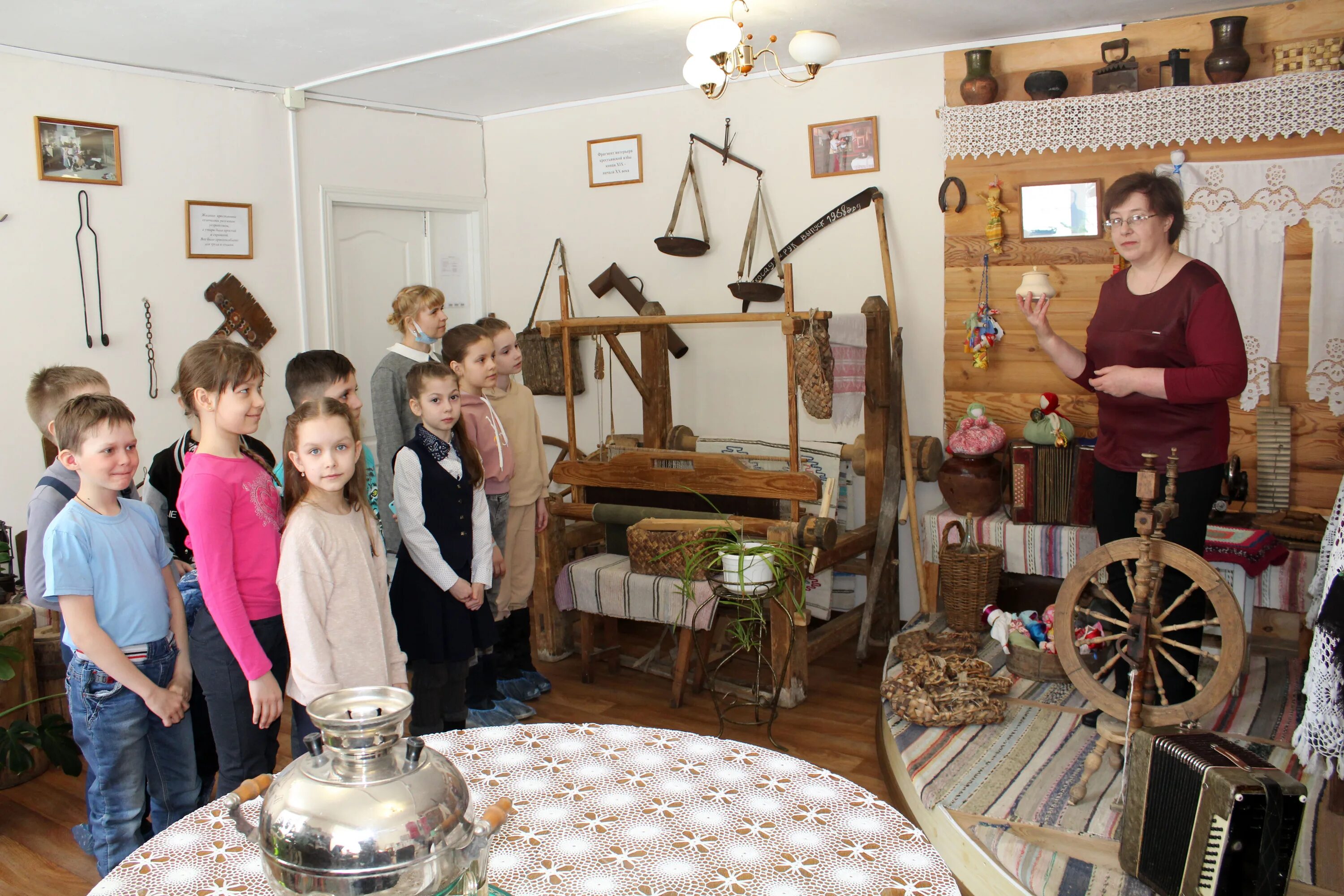 коллективное панно для детей. декоративно прикладное искусство поделки. пейзаж из квиллинга. аппликация на летнюю тему. золотая хохлома поделки.