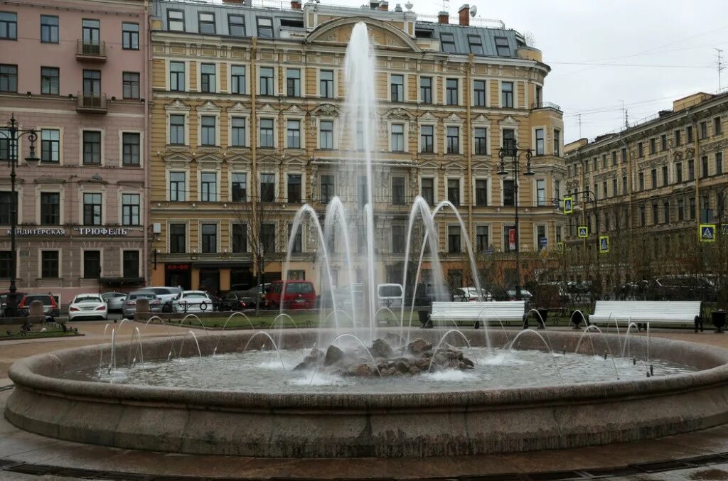 Сколько фонтанов петербурге