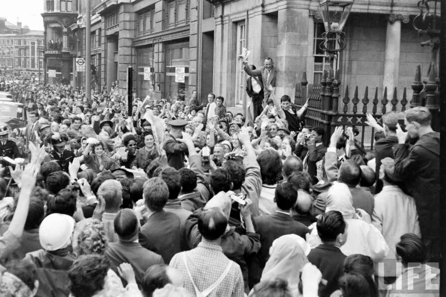 14 апреля 1961 года. Гагарин в Лондоне 1961. Гагарин в Лондоне 1961 фото. Встреча Гагарина в Лондоне. Встреча Гагарина 12 апреля 1961.