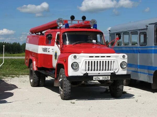 Купить газ челябинская область. ГАЗ 3307 АЦ 30. Пожарная автоцистерна ГАЗ 53. ГАЗ 3307 пожарный. ГАЗ 3307 ац40.
