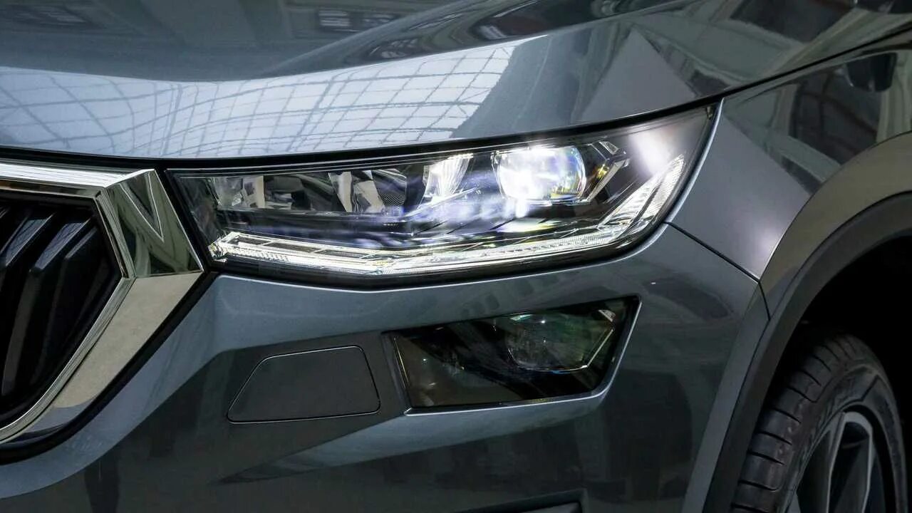 Шкода кодиак лампы ближнего света. Skoda kodiak матричные фары. матричные фары шкода kodiaq 2025. фара шкода кодиак. фара skoda kodiaq.