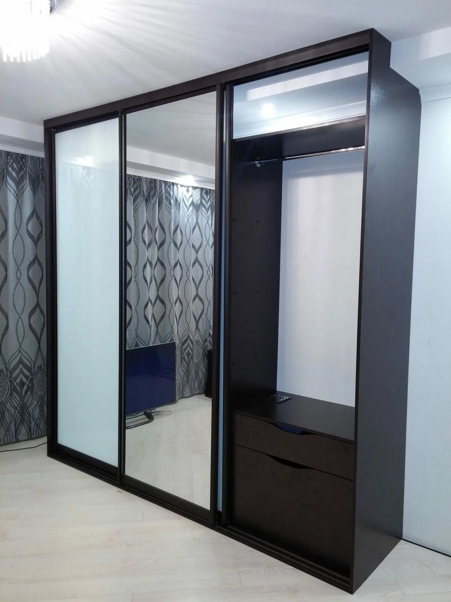 радиусный шкаф купе "радион-2". шкафы-купе южно-сахалинск встроенные. шкаф гардероб для офиса. шкаф купе пакс сбоку. угловой шкаф в спальню.