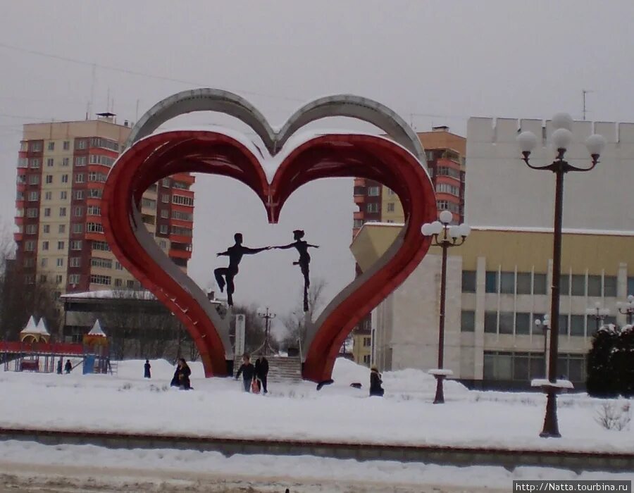 Наро фоминск зимой. Наро фоминск памятник сердце. наро фоминск памятник влюбленным. зимний наро фоминск наро фоминск. наро-фоминск сердца влюбленных.