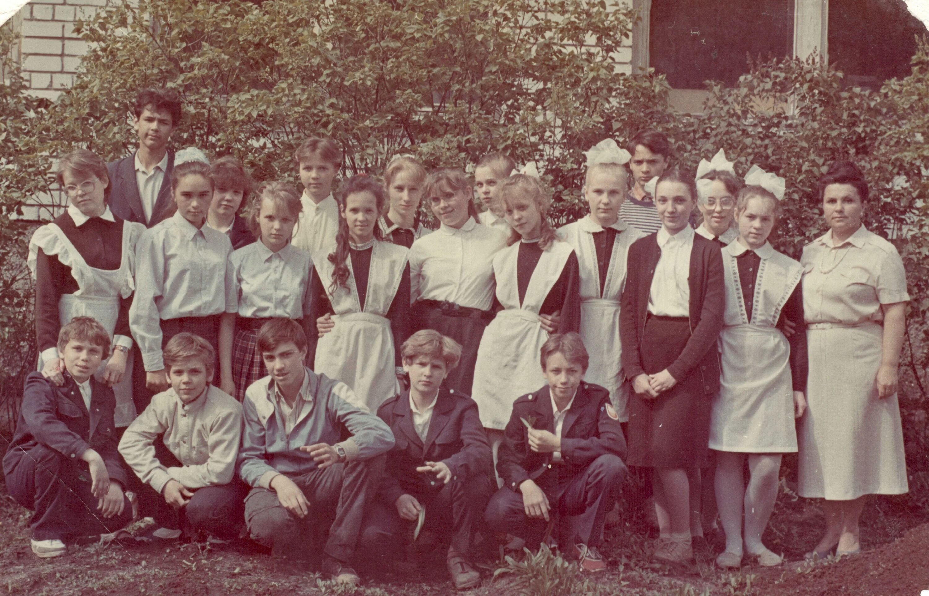 школа третий класс 1993. школа 30 иваново выпуск 1993 года. пряжинская средняя школа выпускники. 8 класс 1993 год школа. класс 1993.