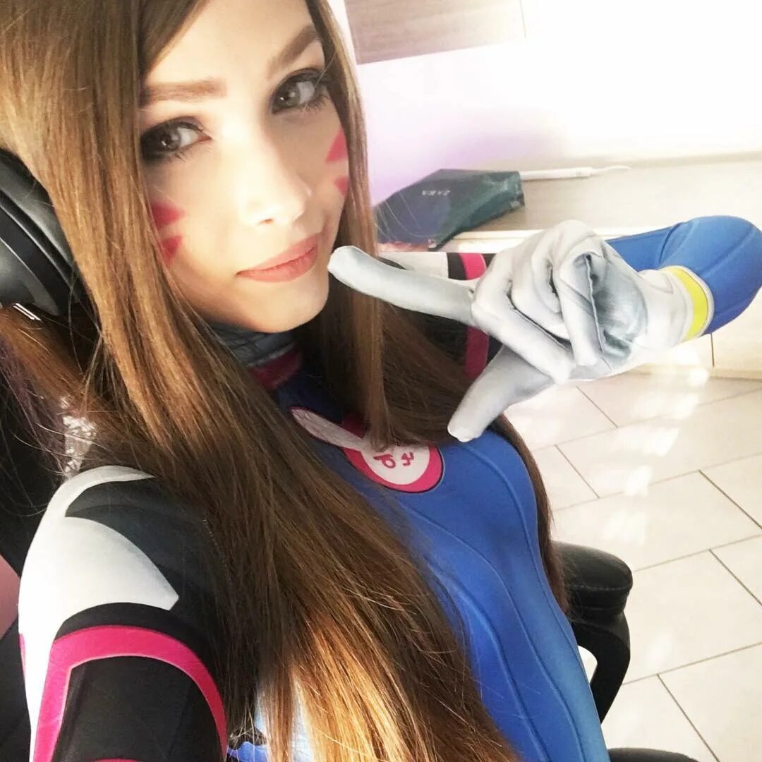 Харли + карина. Кейтлин сирагуса (amouranth) cosplay. Гайка из чип и дейл 18 косплей. Dva косплей саша холланд. Косплей стримерши.