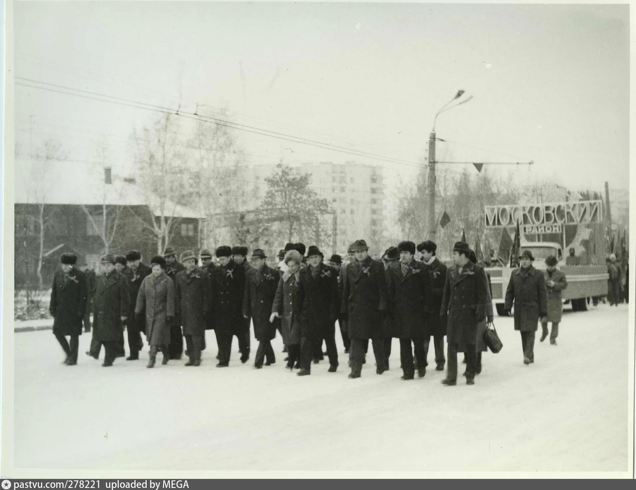 Пр героев нижний. Нижний Новгород 1992. Нижний Новгород 1992 год фото. Старые фотографии Нижнего Новгорода демонстрации. Саторе фото Московского района Нижний Новгород проспект героев.