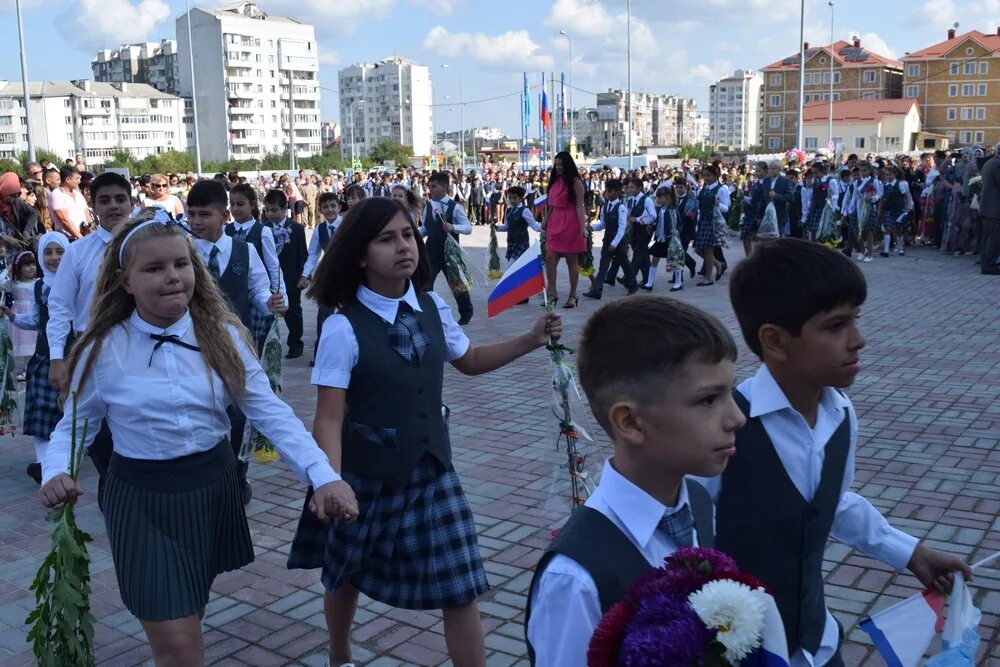 сколько школ в симферополе