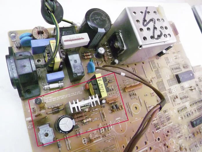 Регулируемый блок питания на кт818гм. Транзисторы для блока питания пк. Диод шоттки d209l. Полевой транзистор в блоке питания компьютера. Диодный мост компьютерного блока питания.