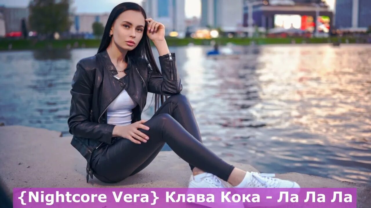 Black hair girl sitting. Black hair girl sitting. Black hair girl sitting. Девушка с чёрными волосами и красными глазами. Девушка брюнетка осень.