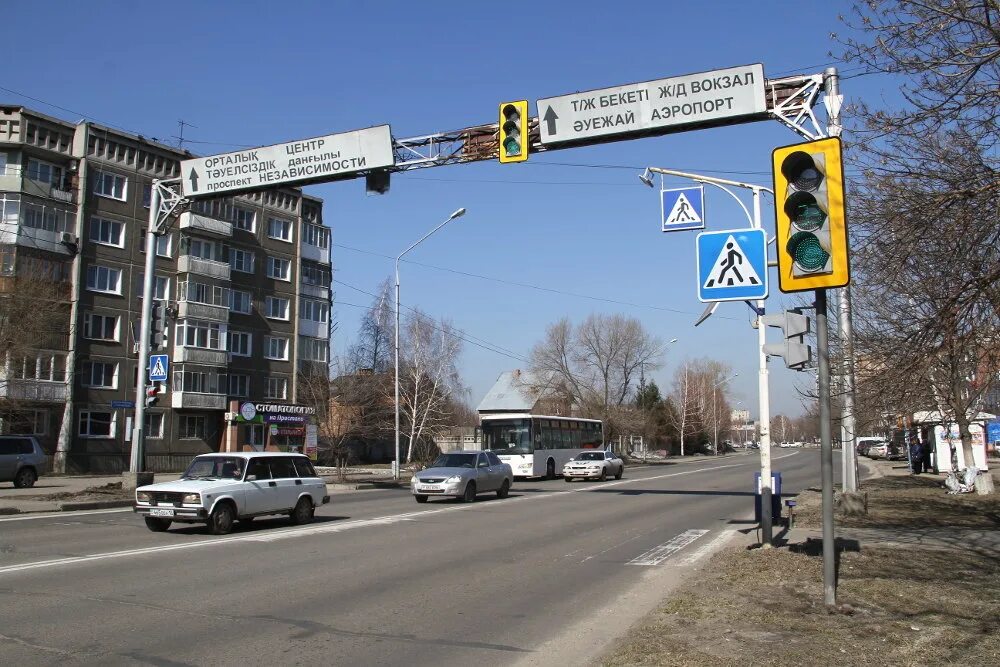 Ул карбышева 48 усть-каменогорск. Светофор усть каменогорск. Светофор усть каменогорск. Необычные светофоры. Питерские коммунары.