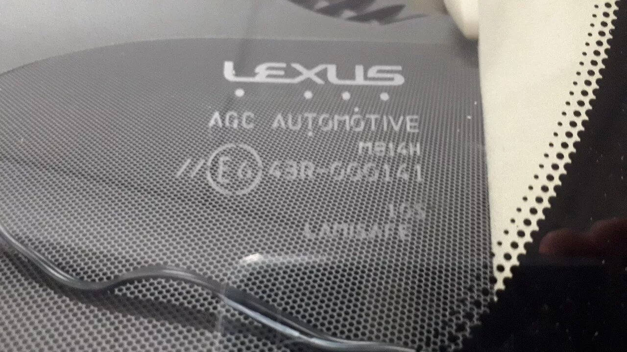 Автостекла agc. Стекло лобовое Lexus gx460. Маркировка лобового стекла Lexus RX-300. Лексус ГС 300 лобовое AGC. Маркировка лобового стекла на Lexus LX 570.