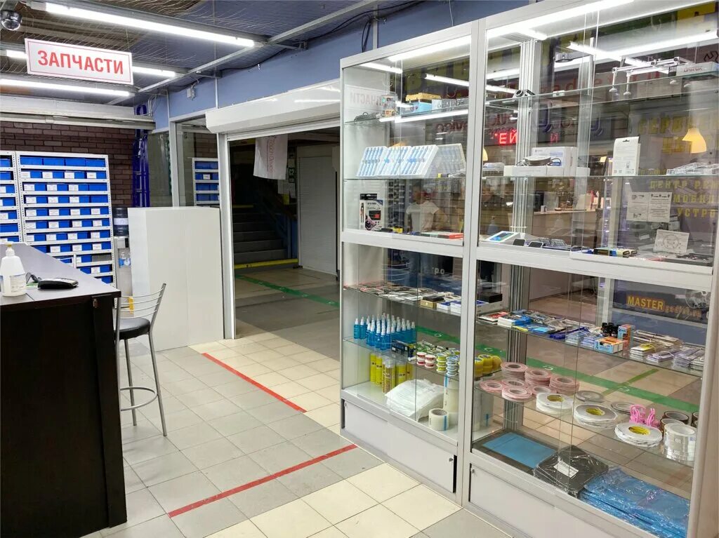 Магазин смена. Смена магазина sw. Магазин западный. Автомагазин в красном луче на шевченко. Сменной магазин.