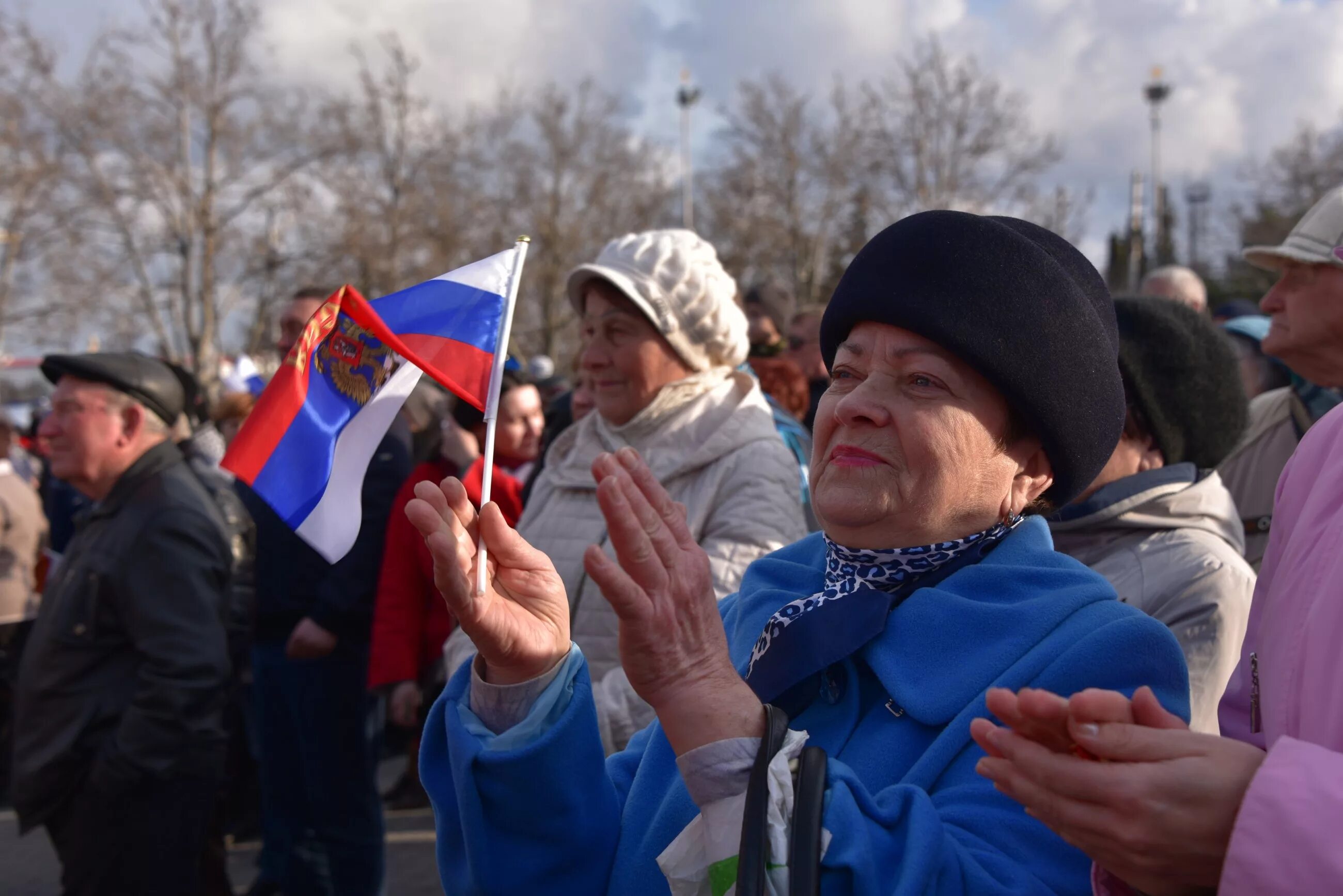 Крым и севастополь возвращаются домой. Возвращение Севастополя в Россию. День возвращения Севастополя в Россию. С днём возвращения Крыма и Севастополя в Россию. День возвращения города Севастополя в Россию.