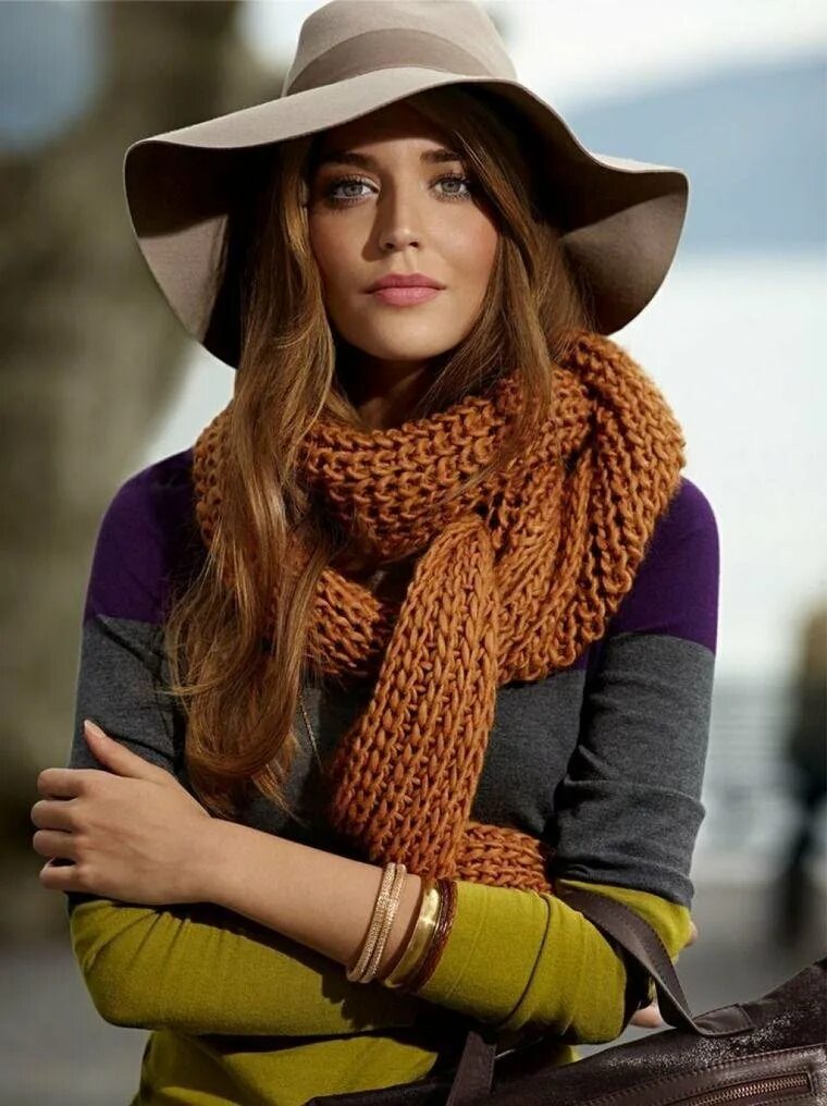 Стильный шарф. Стильные шарфы для женщин. Модные вязаные шарфы. Выбор шарфа