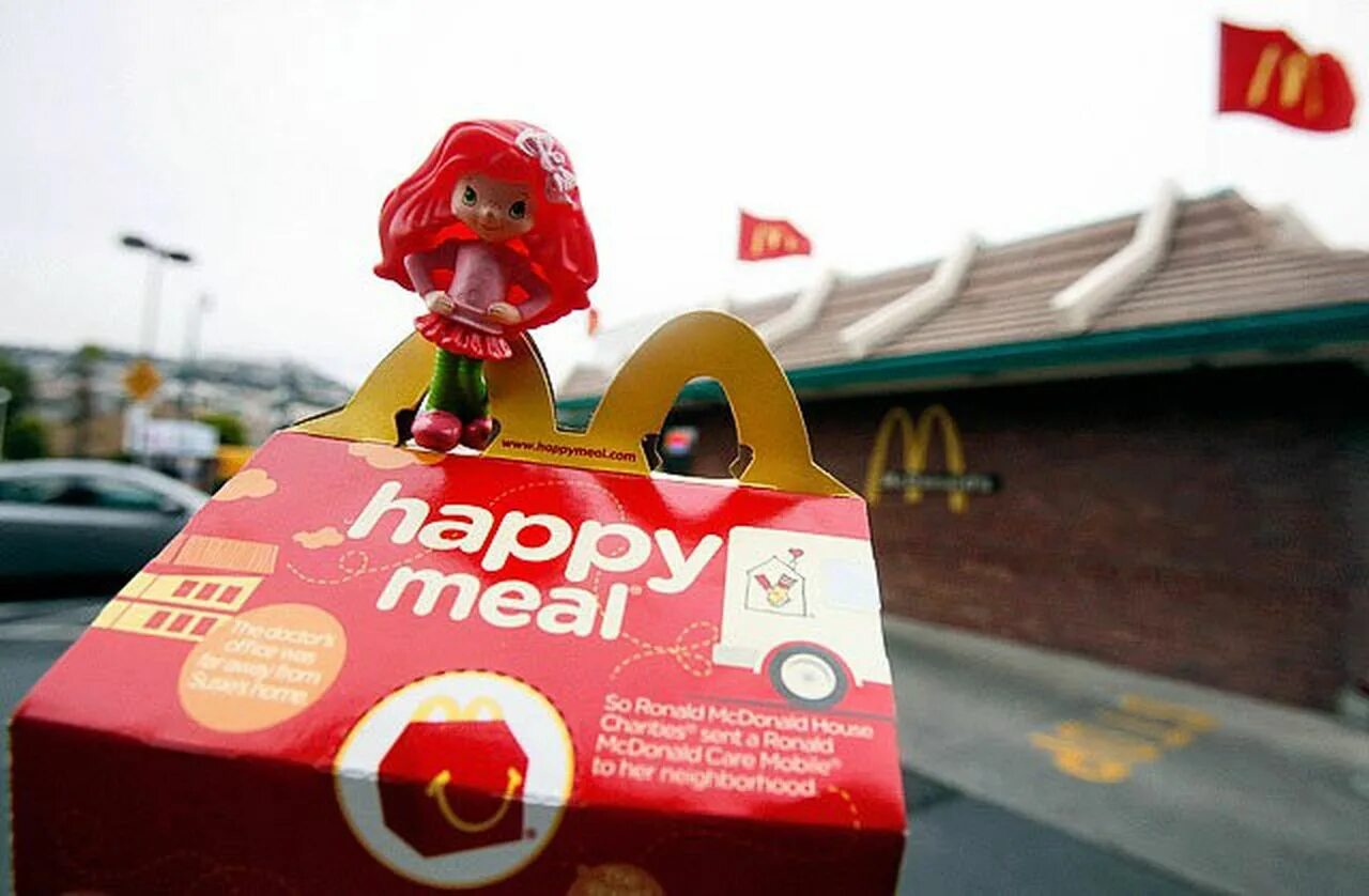 Happy mcdonald s. Игрушка mcdonald&#039;s happy meal 2000. реклама макдоналдс хэппи мил. ирландия макдоналдс. игрушки в mcdonald&#039;s 2018 году.