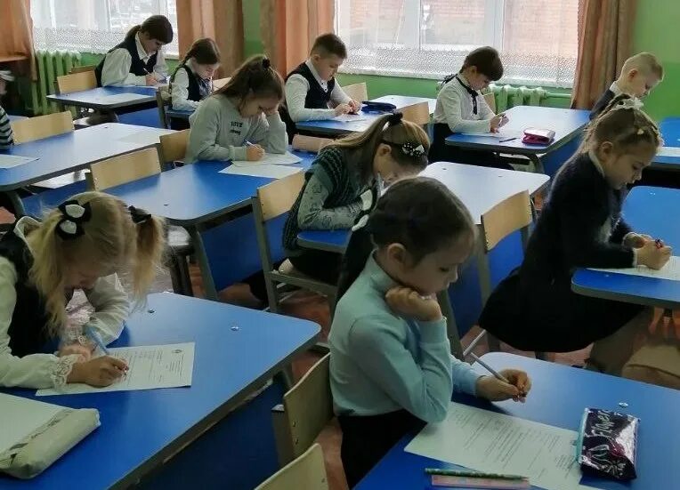 Школьный класс Россия. Младшие школьники. 6 Класс ученики.