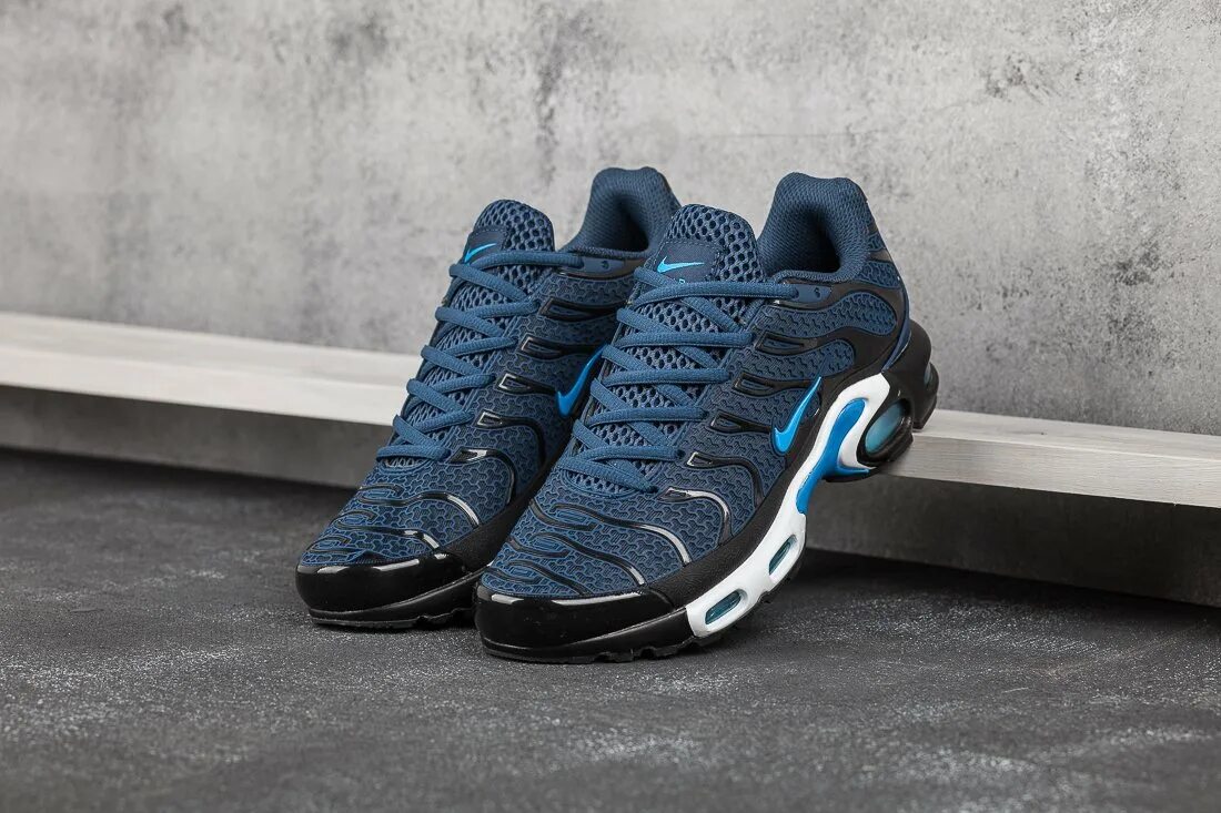 Кроссовки найк аир плюс. Nike кроссовки Air Max Plus. Nike Air Max Plus 5760. Nike Air Max Plus a1701. Nike Air Max Plus 2.