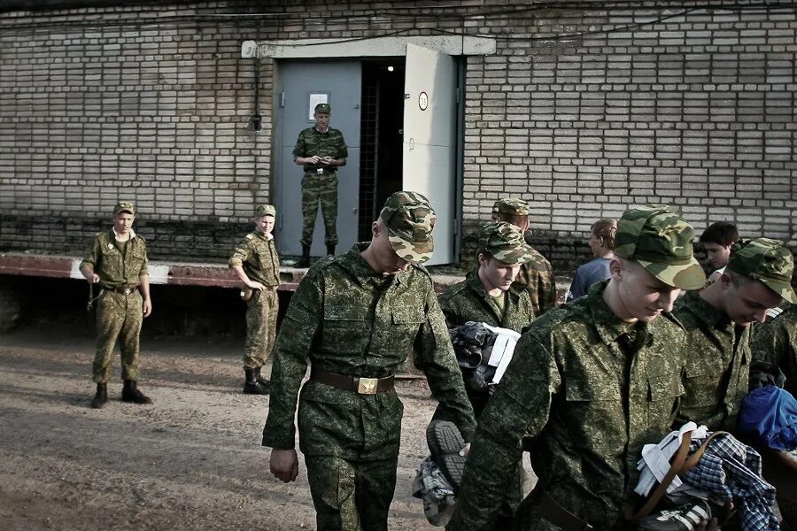 Демотиваторы дочь. Духи вешайтесь. Духи вешайтесь. Вешайтесь духи 9 рота. Вешайтесь духи 9 рота.