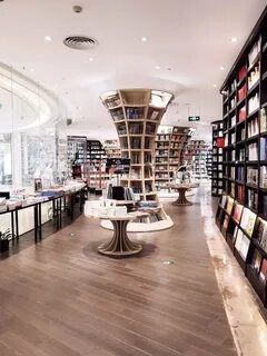 Красивый книжный магазин
