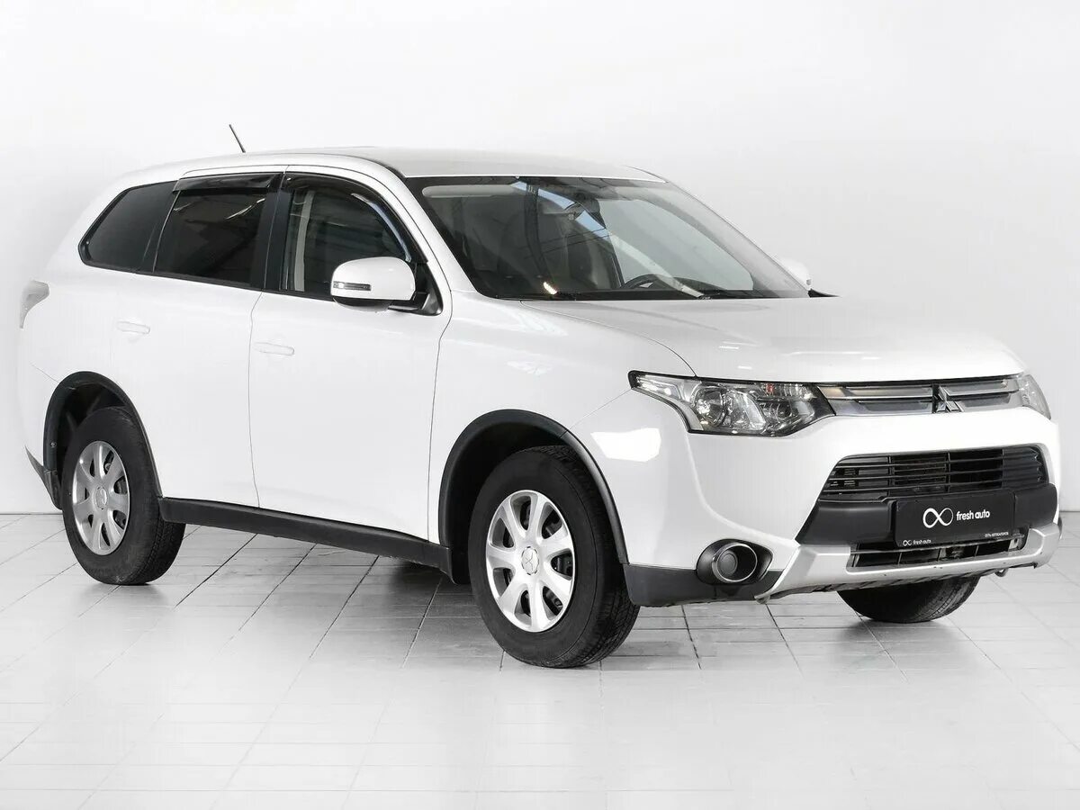 Mitsubishi белая. Митсубиси Аутлендер белый. Джип Мицубиси Аутлендер. Mitsubishi Outlander 208. Митсубиси Аутлендер 10 года.