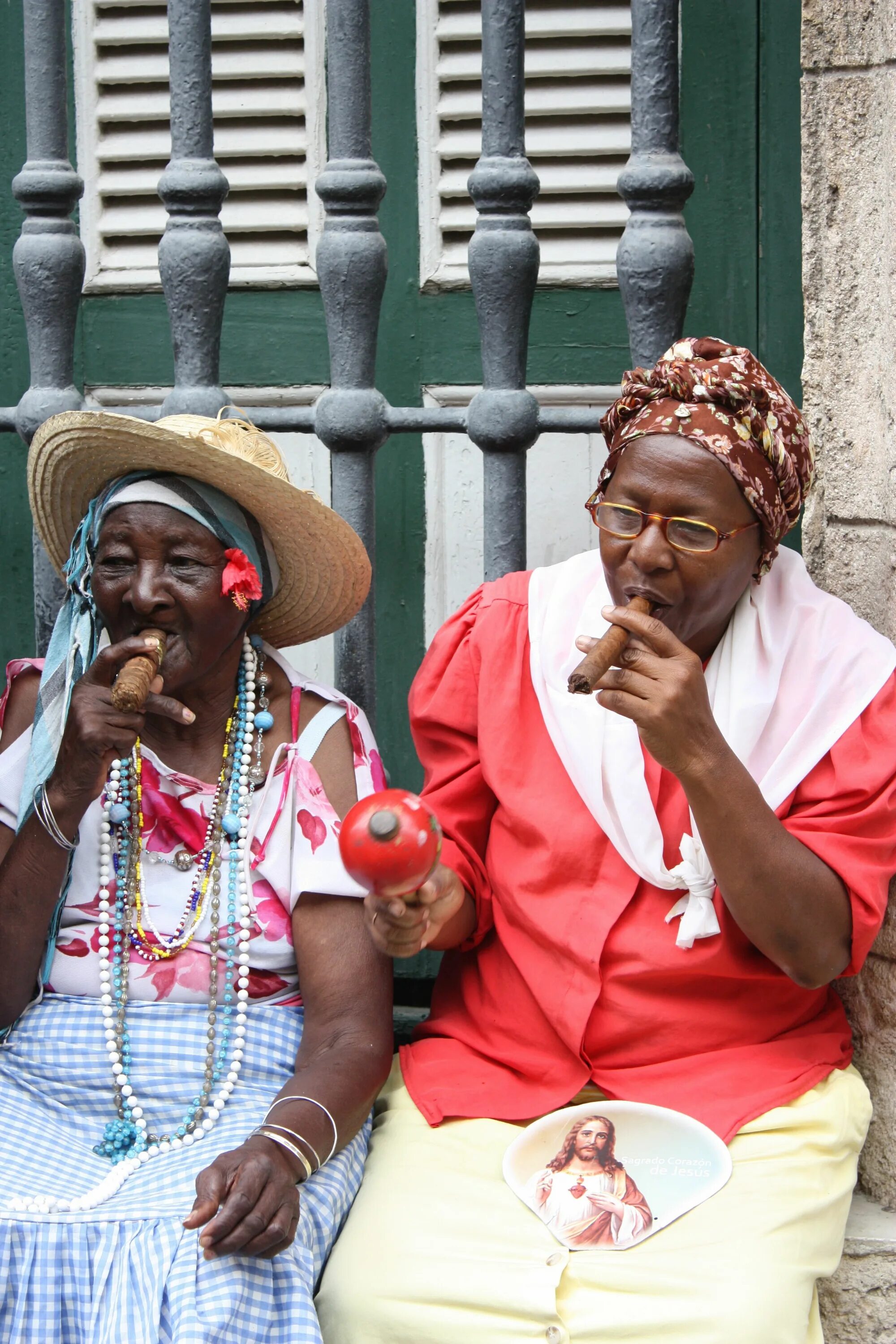 Настоящий кубинский. Куба Гавана люди. Сигара Гавана Куба. Куба и кубинцы. Кубинец с сигарой.