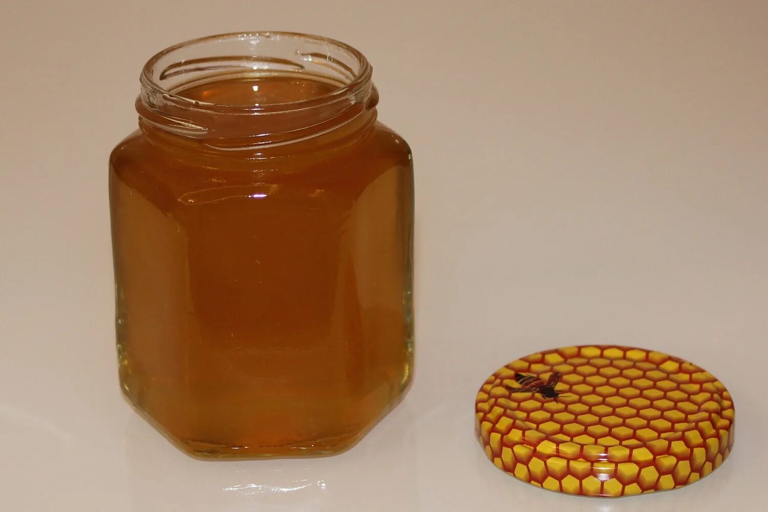 Мёд кориандровый. Кориандровый мед цвет. Мед разнотравье с кориандром. Мед кориандр