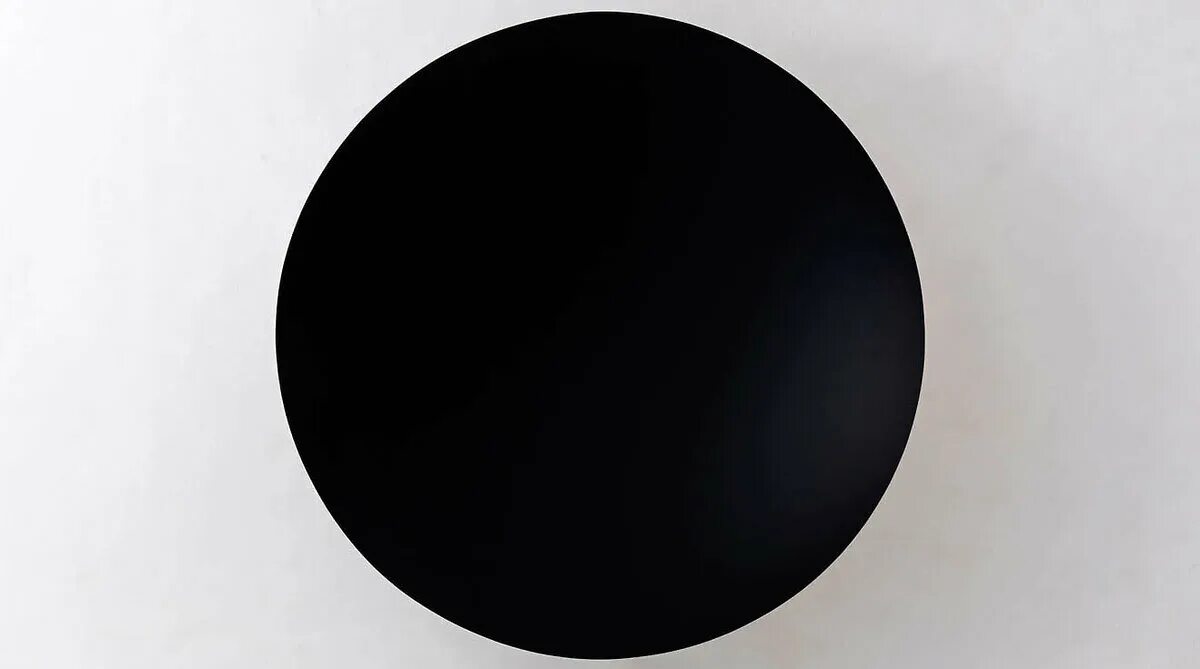 Самый черный материал. Аниш Капур вантаблэк. Vantablack краска. Самый черный цвет. Самый темный черный цвет.