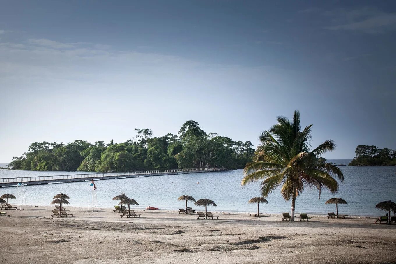 Экваториальная гвинея камбоджа. Малабо Экваториальная Гвинея. Экваториальная Гвинея пляжи. Экваториальная Гвинея столица. Малабо Экваториальная Гвинея фото.