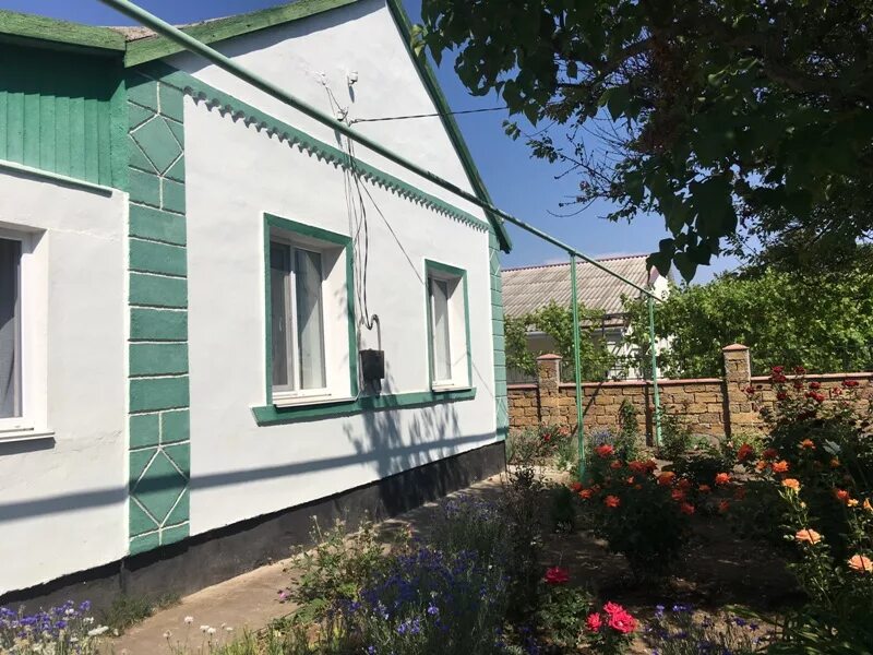 Авито недвижимость крыма недорого. Деревенский дом в крыму. Деревенский дом в крыму. Дом у моря в крыму. Авито недвижимость крыма недорого.